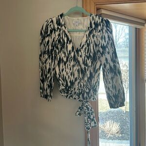 Evereve Green and Cream Tie Blouse Size S